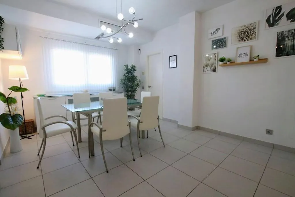 Tess Villa Andalusian Sun Málaga 0*,
